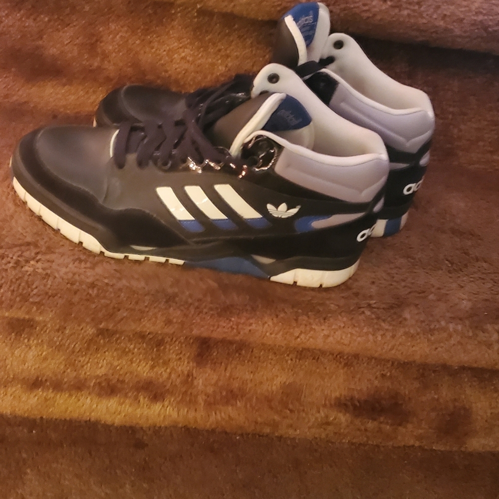 Adidas Sneakers